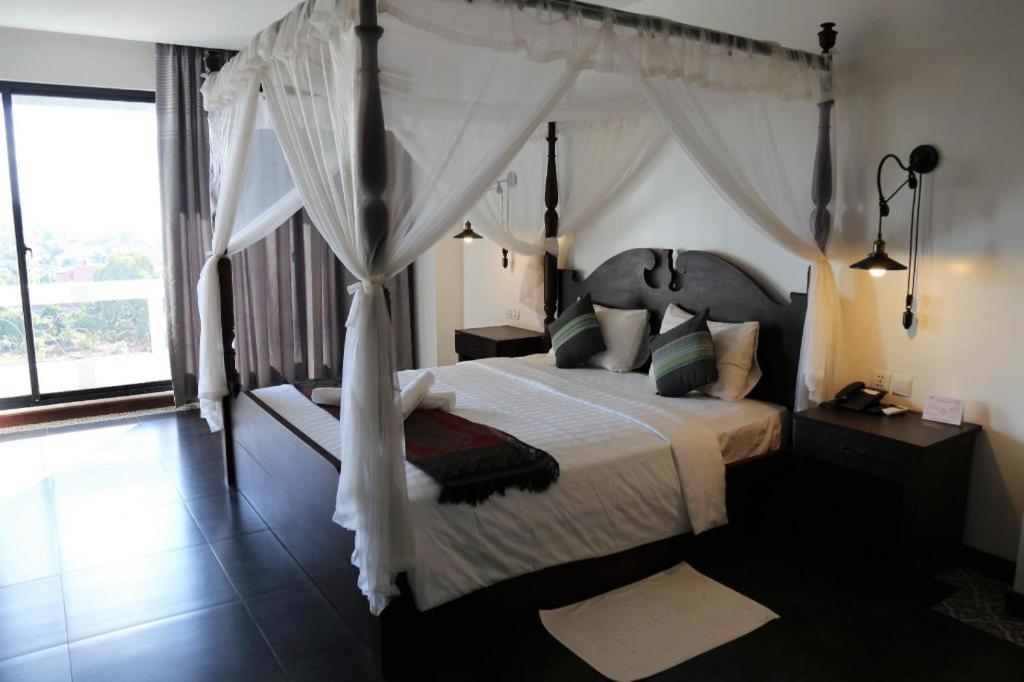 Yeak Loam Hotel Banlung Exterior foto